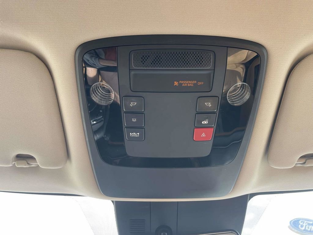 Used 2024 Kia Carnival EX image 29