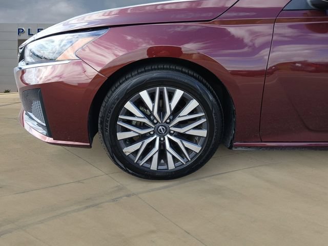 Used 2025 Nissan Altima 2.5 SV FWD image 14
