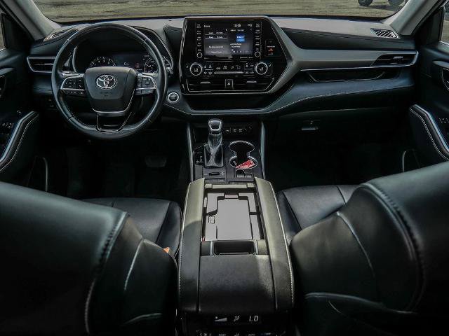Used 2021 Toyota Highlander XLE AWD/4WD image 29