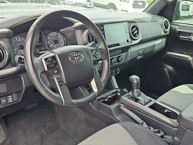 Used 2022 Toyota Tacoma TRD Sport w/ Technology Package RWD image 17