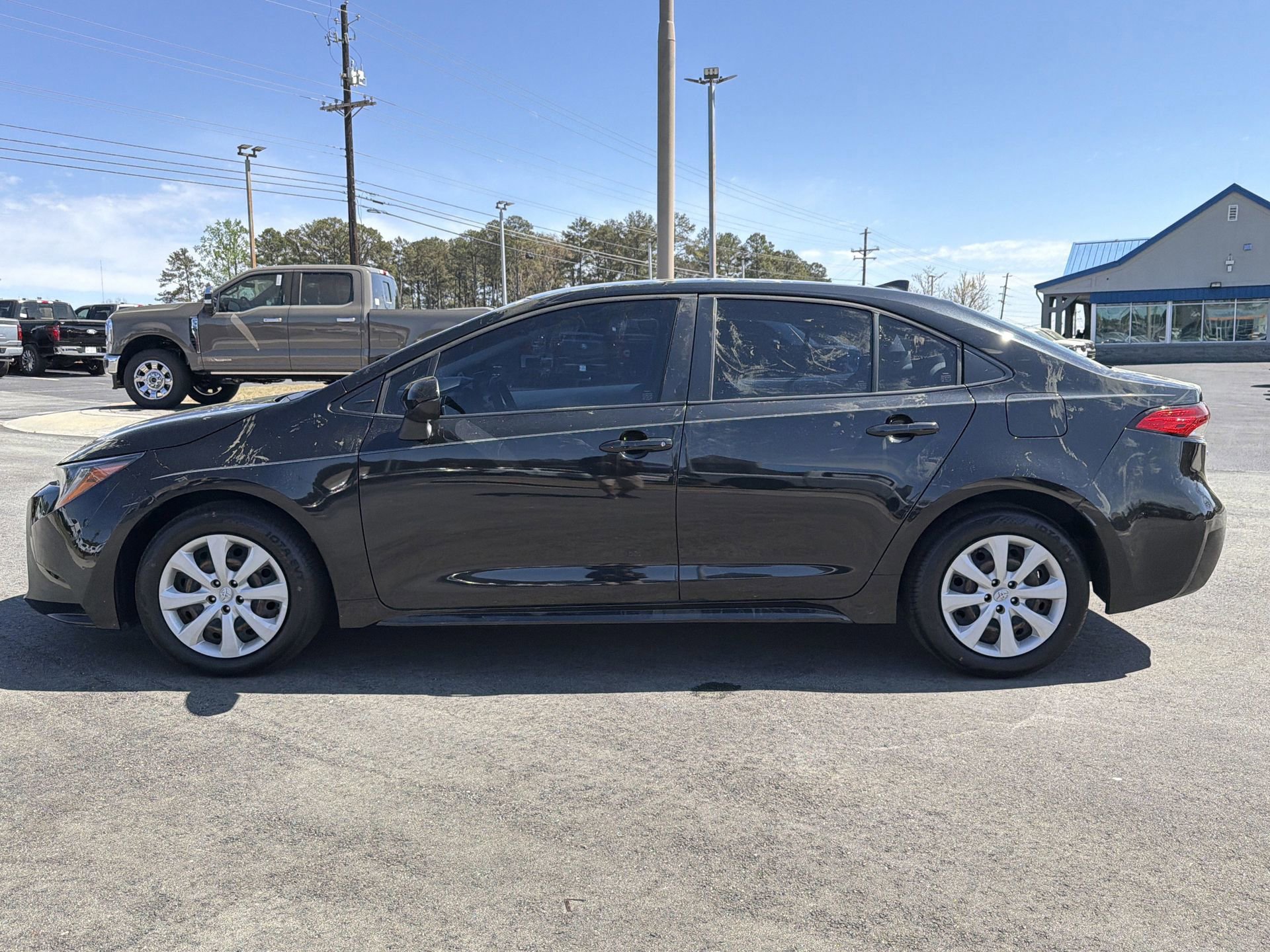 Used 2022 Toyota Corolla LE image 6