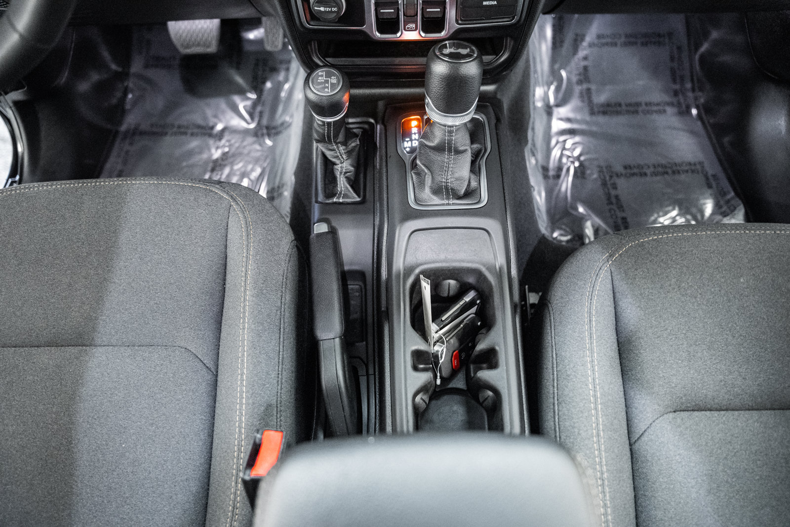 Used 2024 Jeep Wrangler Unlimited Sahara AWD/4WD image 33