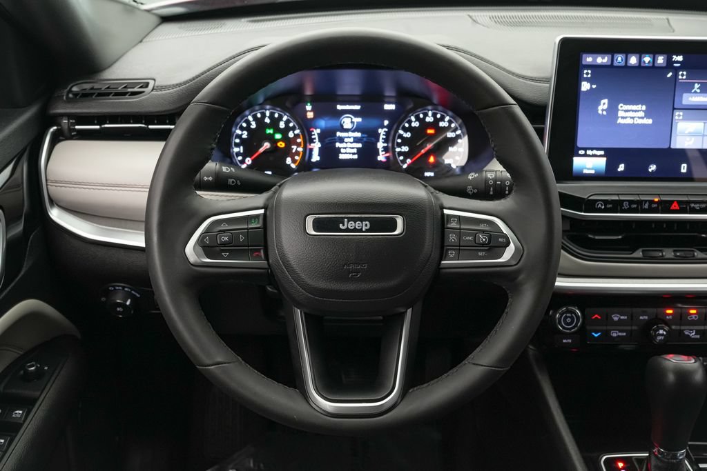 Used 2025 Jeep Compass Limited AWD/4WD image 13