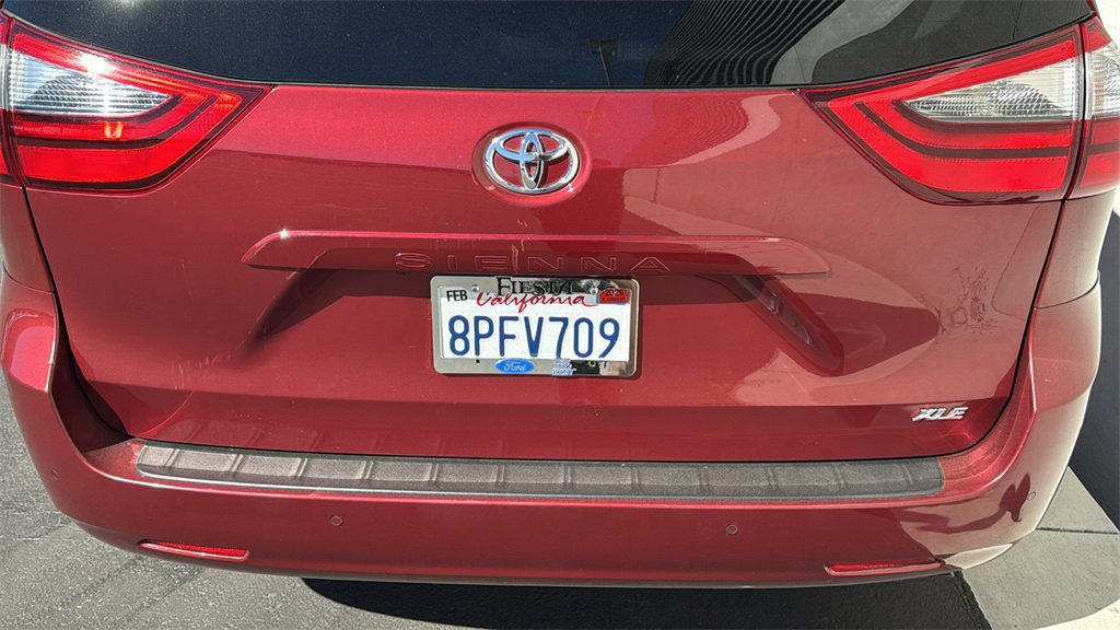 Used 2020 Toyota Sienna XLE w/ XLE Navigation Package image 7