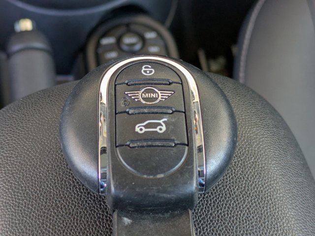 Used 2024 MINI Cooper 2-Door Hardtop image 32