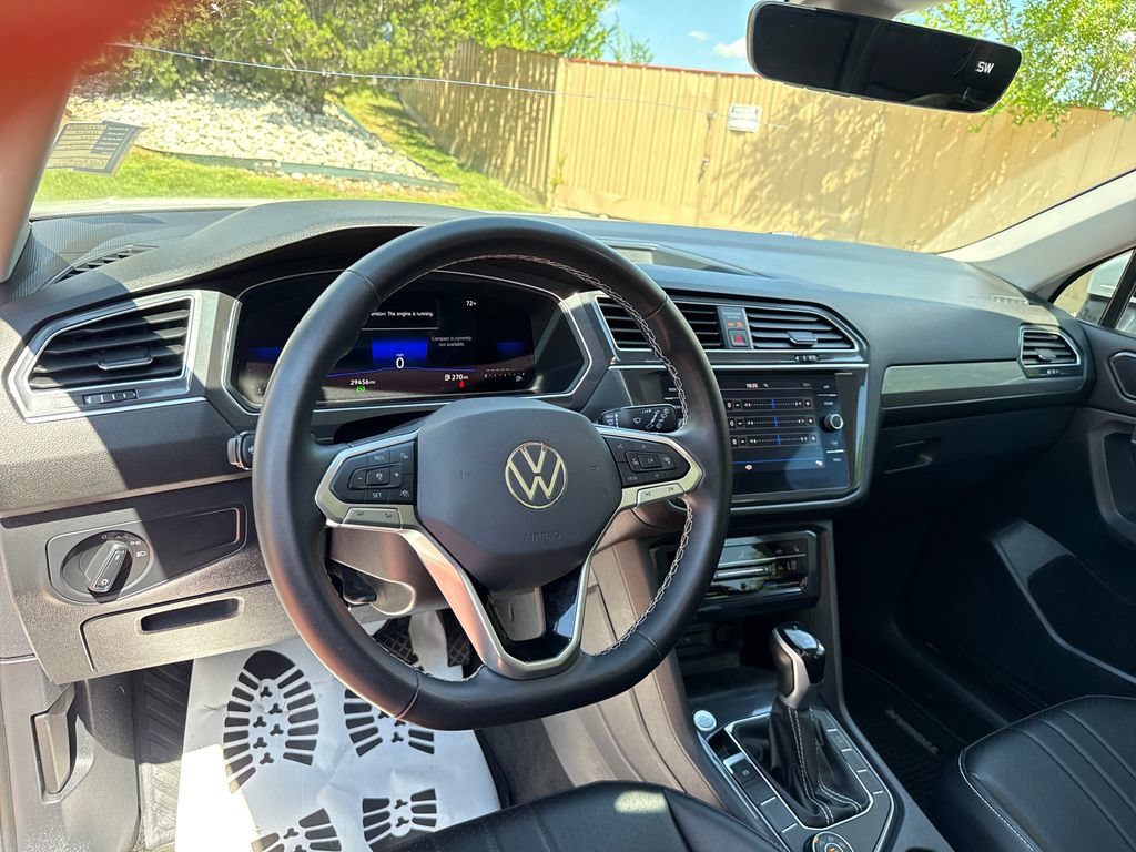 Used 2024 Volkswagen Tiguan SE w/ Panoramic Sunroof Package AWD/4WD image 15