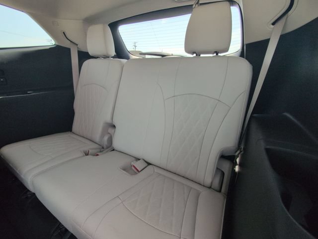 Used 2022 Buick Enclave Avenir w/ Avenir Technology Package FWD image 17