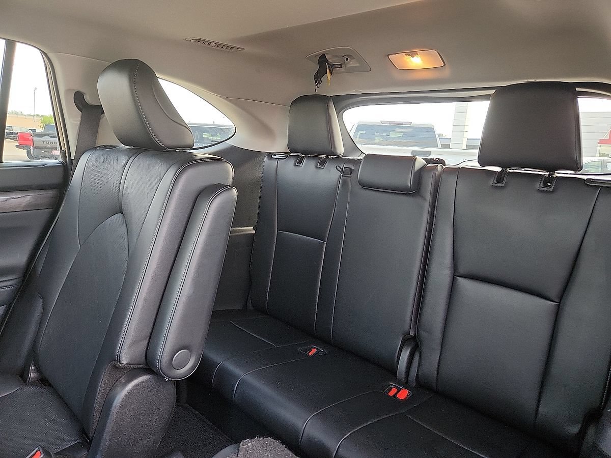 Used 2024 Toyota Highlander Platinum FWD image 5
