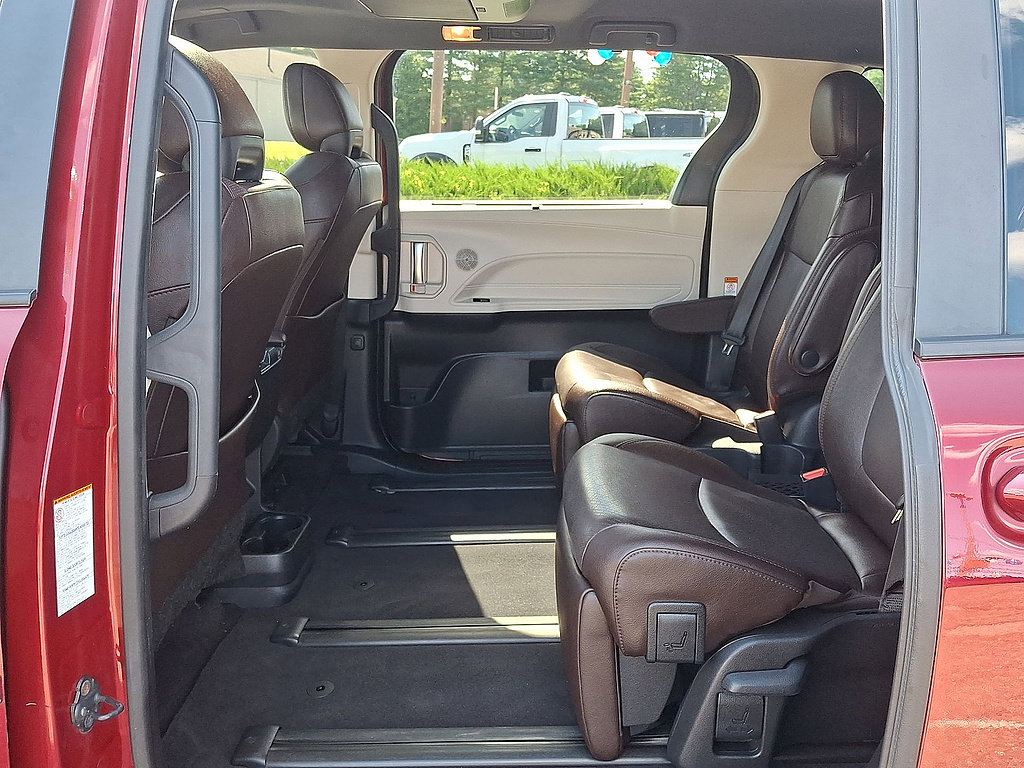 Used 2023 Toyota Sienna Platinum AWD/4WD image 26