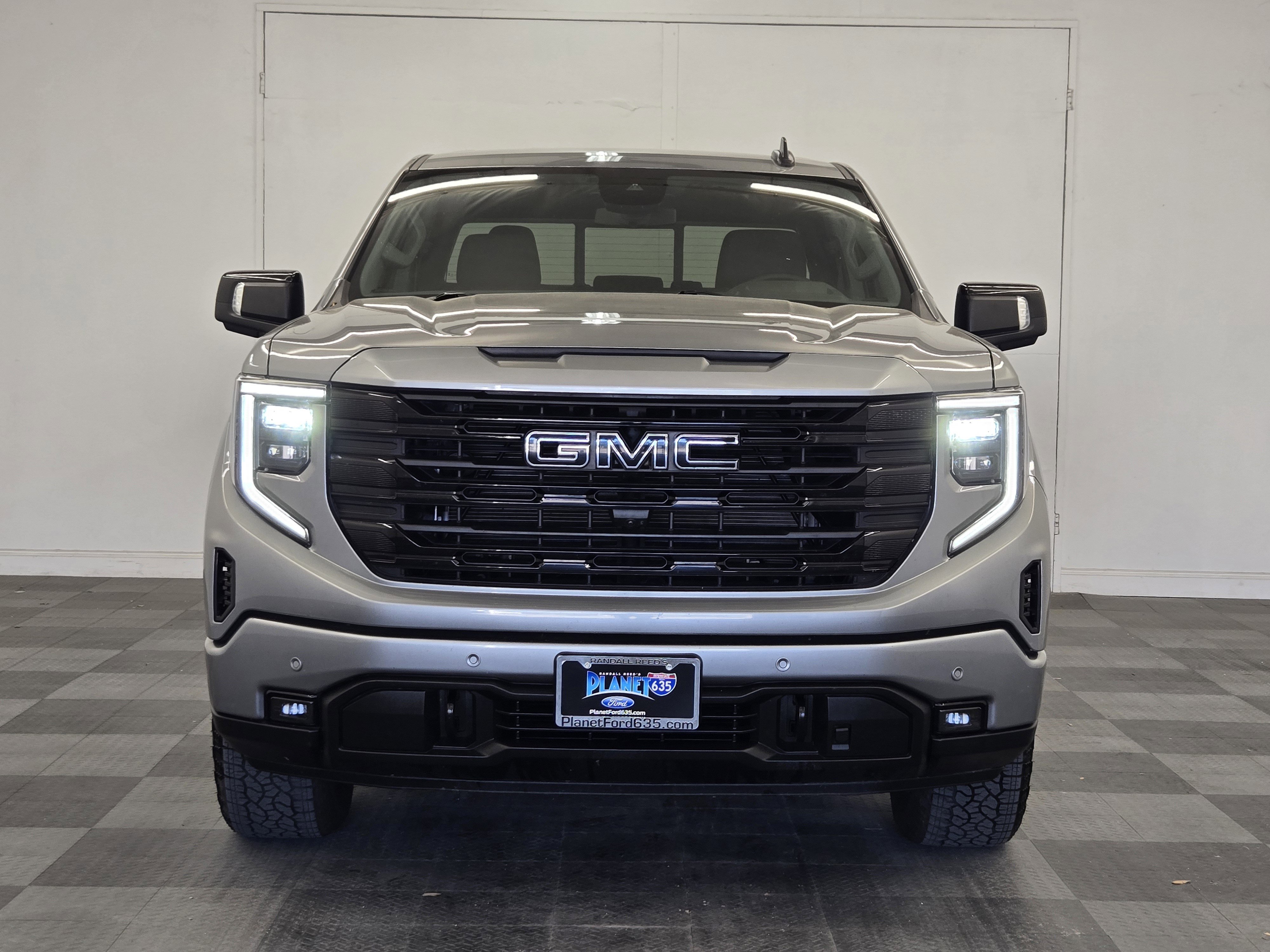 Used 2025 GMC Sierra 1500 Elevation w/ Elevation Premium Package image 3