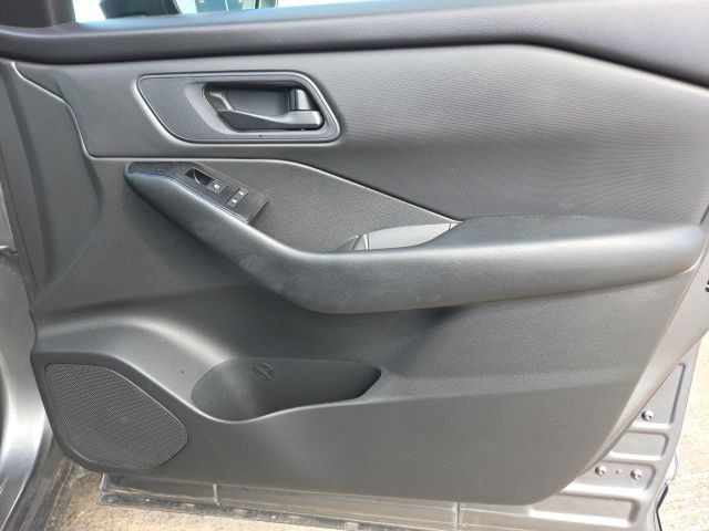 Used 2024 Nissan Rogue S AWD/4WD image 17