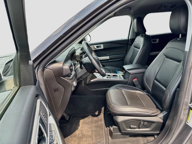 Certified 2022 Ford Explorer XLT w/ Equipment Group 202A AWD/4WD image 28