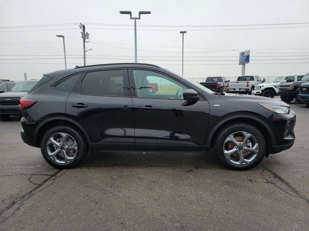 Certified 2025 Ford Escape ST-Line AWD/4WD image 6