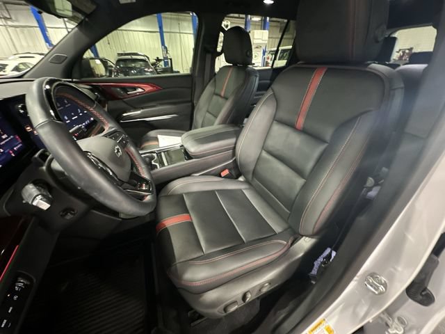 Used 2024 Chevrolet Traverse RS AWD/4WD image 17