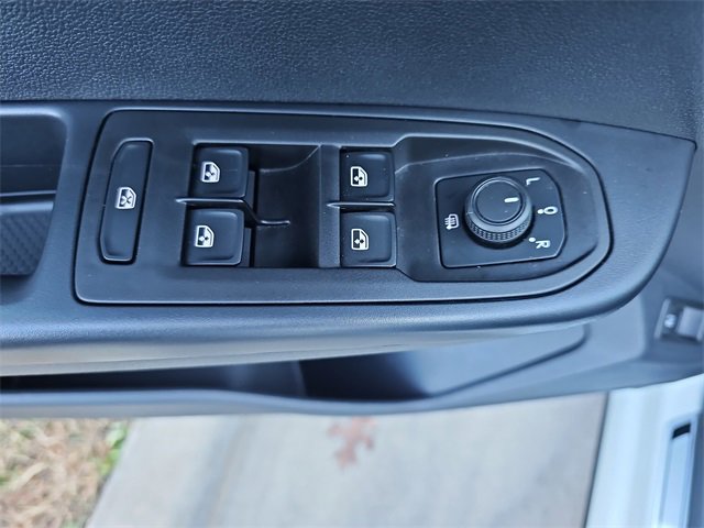 Used 2024 Volkswagen Taos SE image 28