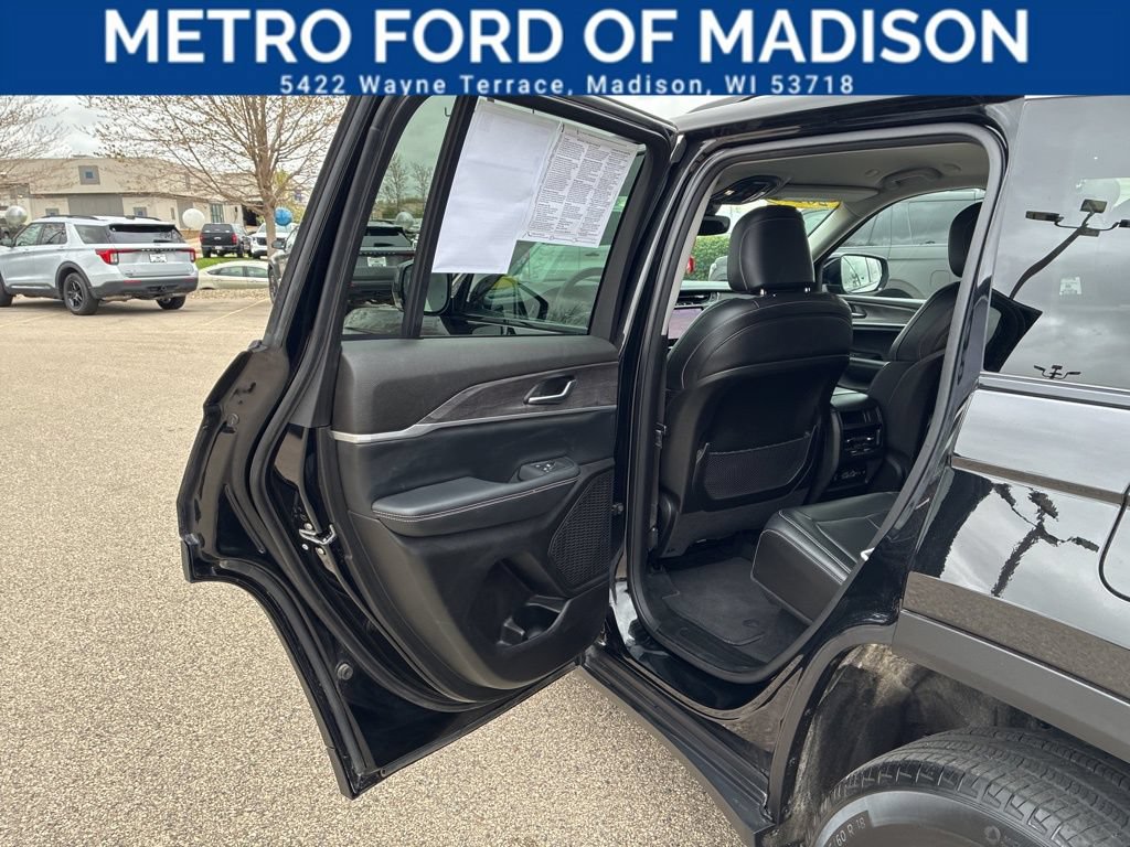 Used 2023 Jeep Grand Cherokee Limited AWD/4WD image 34