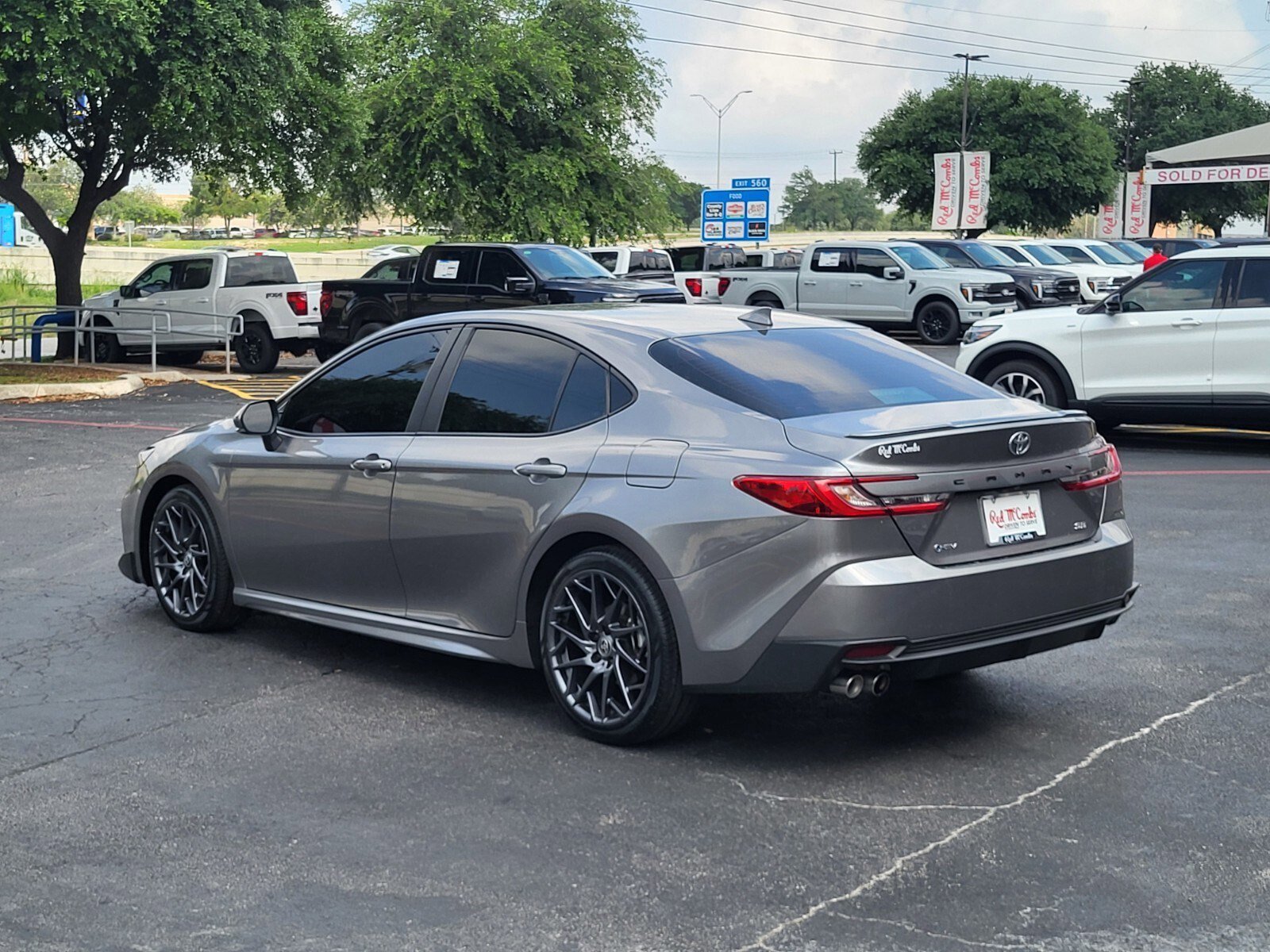 Used 2025 Toyota Camry SE w/ Convenience Package FWD image 6
