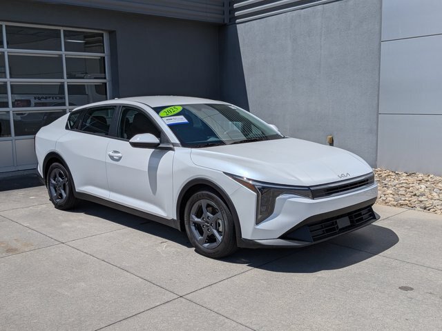 Used 2025 Kia K4 FWD image 1