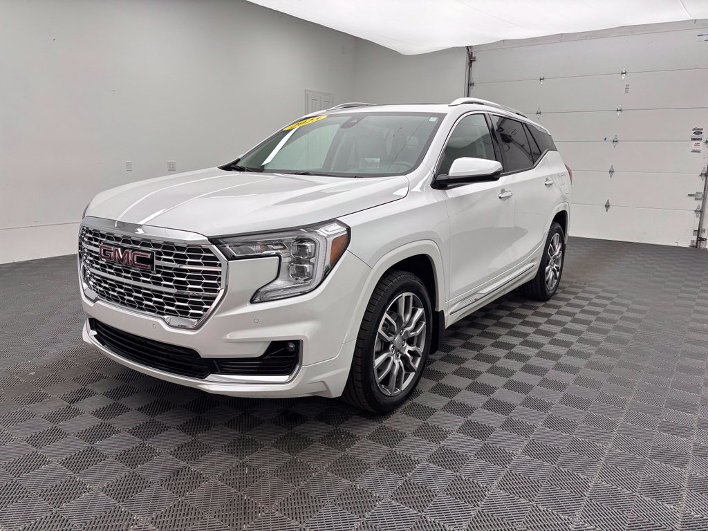 Used 2023 GMC Terrain Denali w/ LPO, Floor Liner Package AWD/4WD image 14