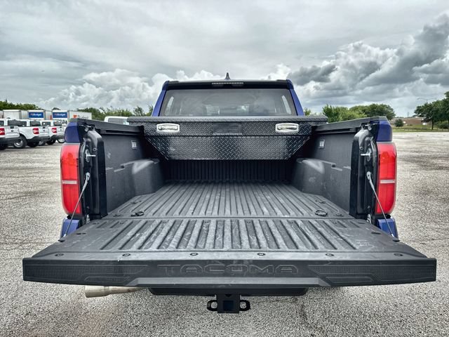 Used 2025 Toyota Tacoma SR5 AWD/4WD image 22
