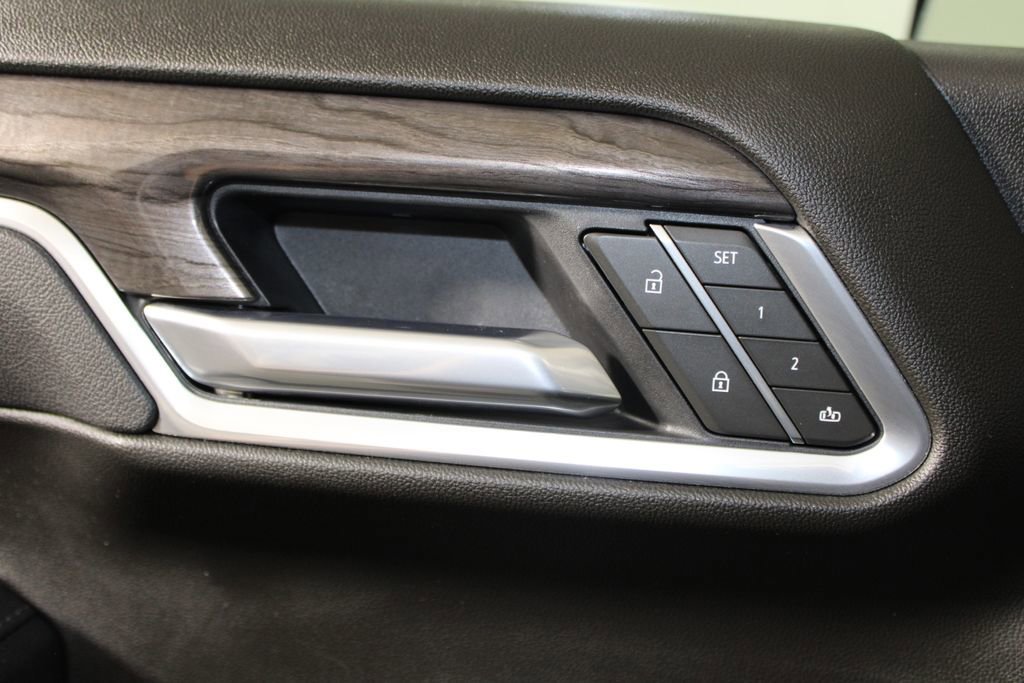 Used 2025 Chevrolet Silverado 1500 LTZ image 20