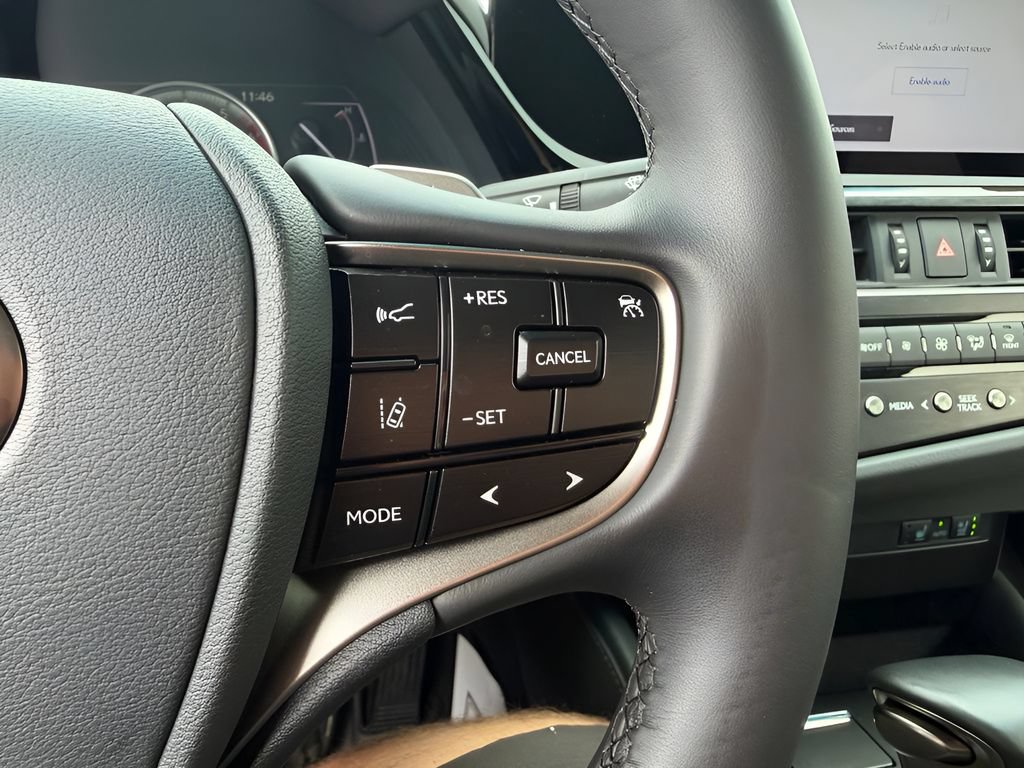 Used 2025 Lexus ES 300h w/ Premium Package FWD image 22