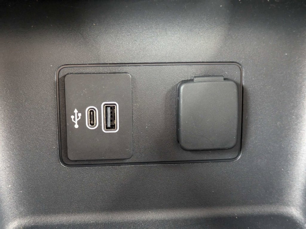 Certified 2026 Ford Explorer Active RWD image 24