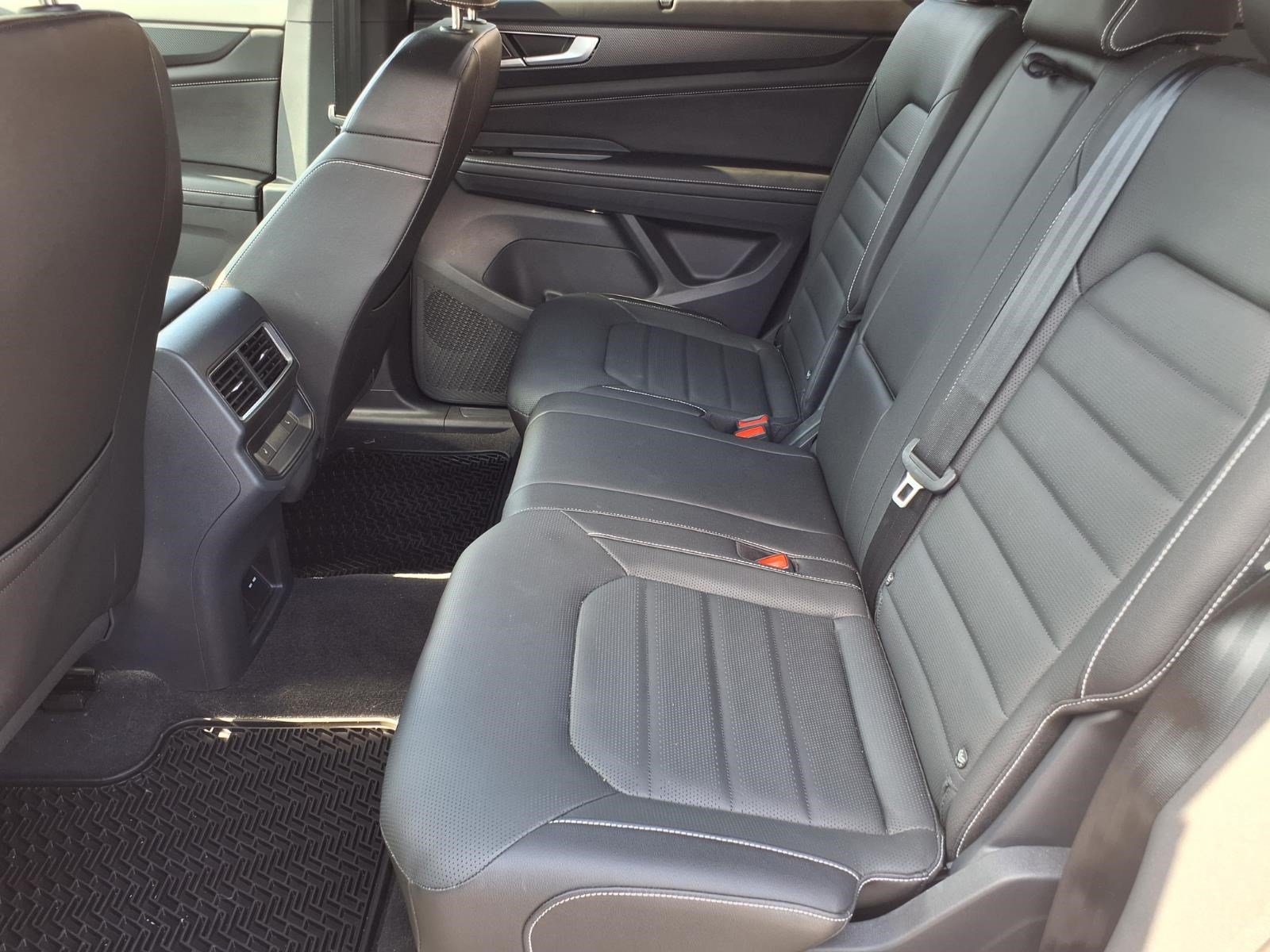 Used 2025 Volkswagen Atlas Cross Sport SEL R-Line AWD/4WD image 11
