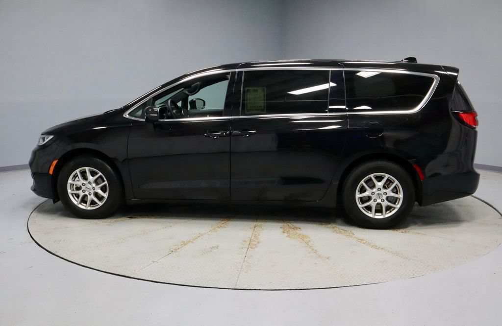 Used 2025 Chrysler Pacifica Select FWD image 7
