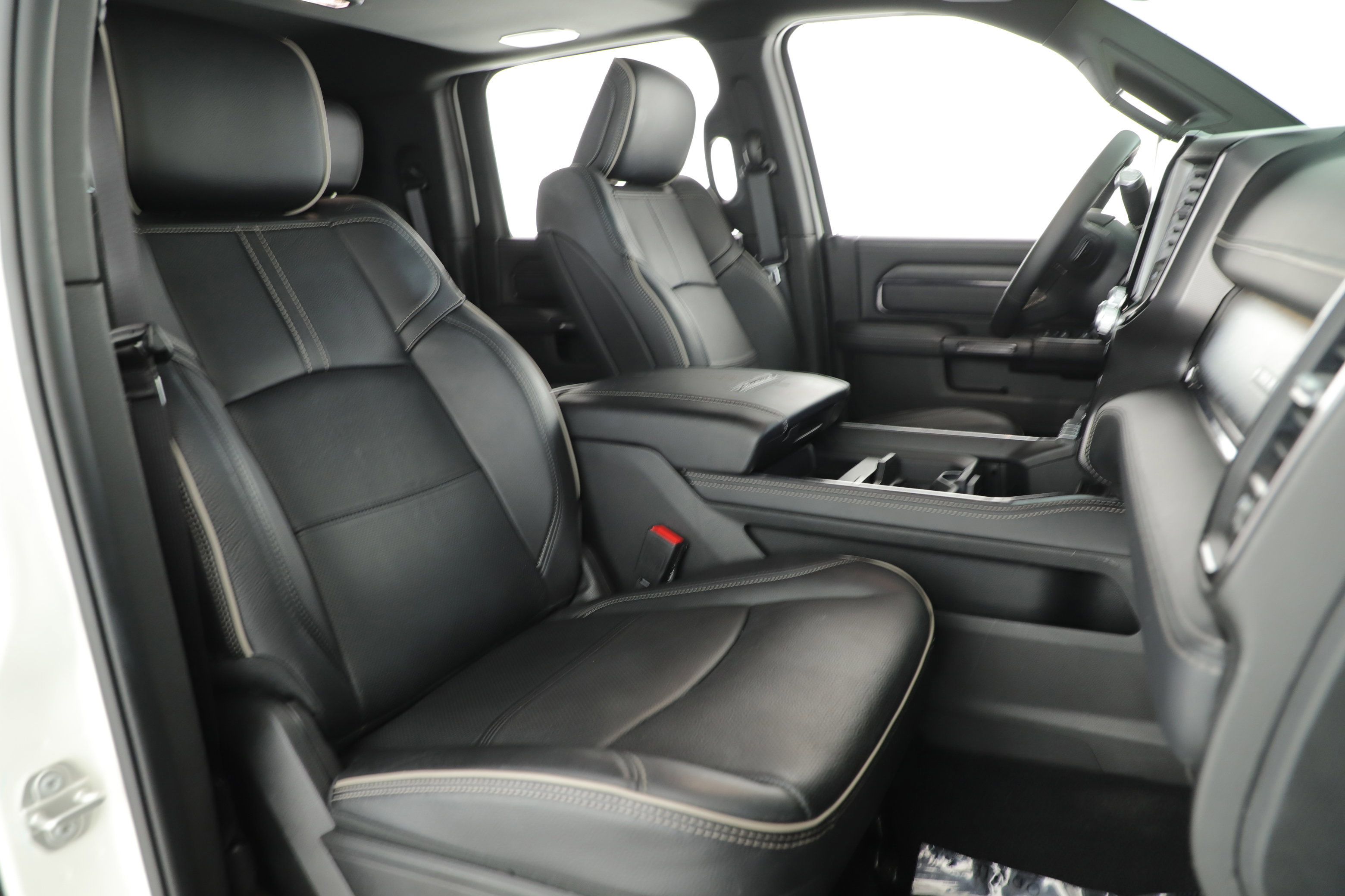 Used 2024 RAM 2500 Limited image 26