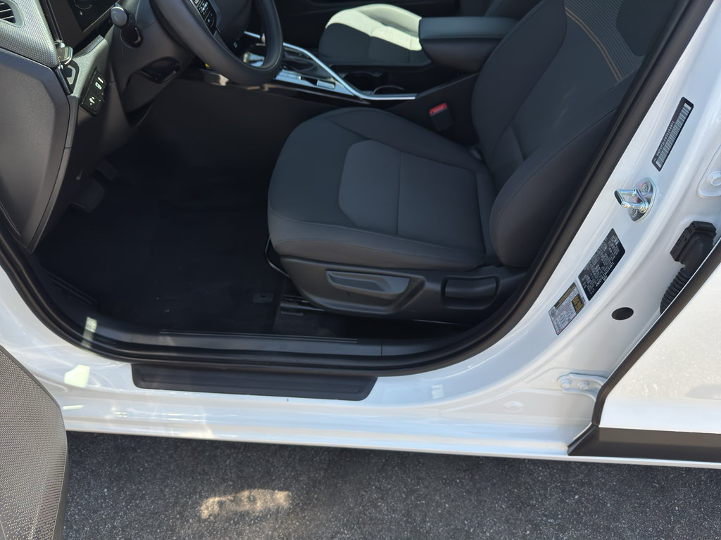 Used 2025 Kia Niro LX FWD image 8