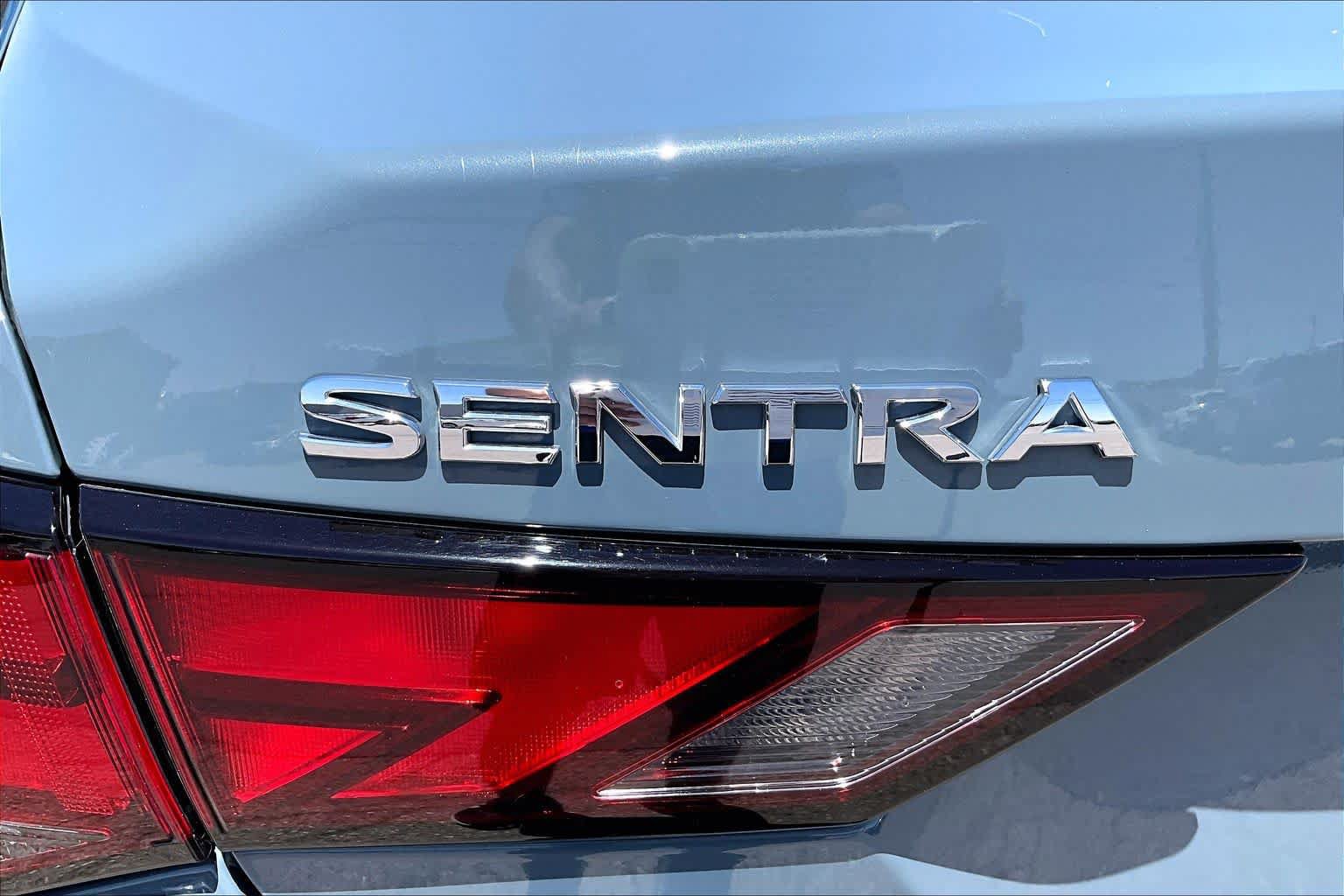 Used 2025 Nissan Sentra SV FWD image 30