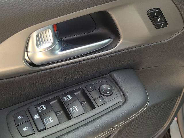 Used 2026 Chrysler Pacifica Select FWD image 20