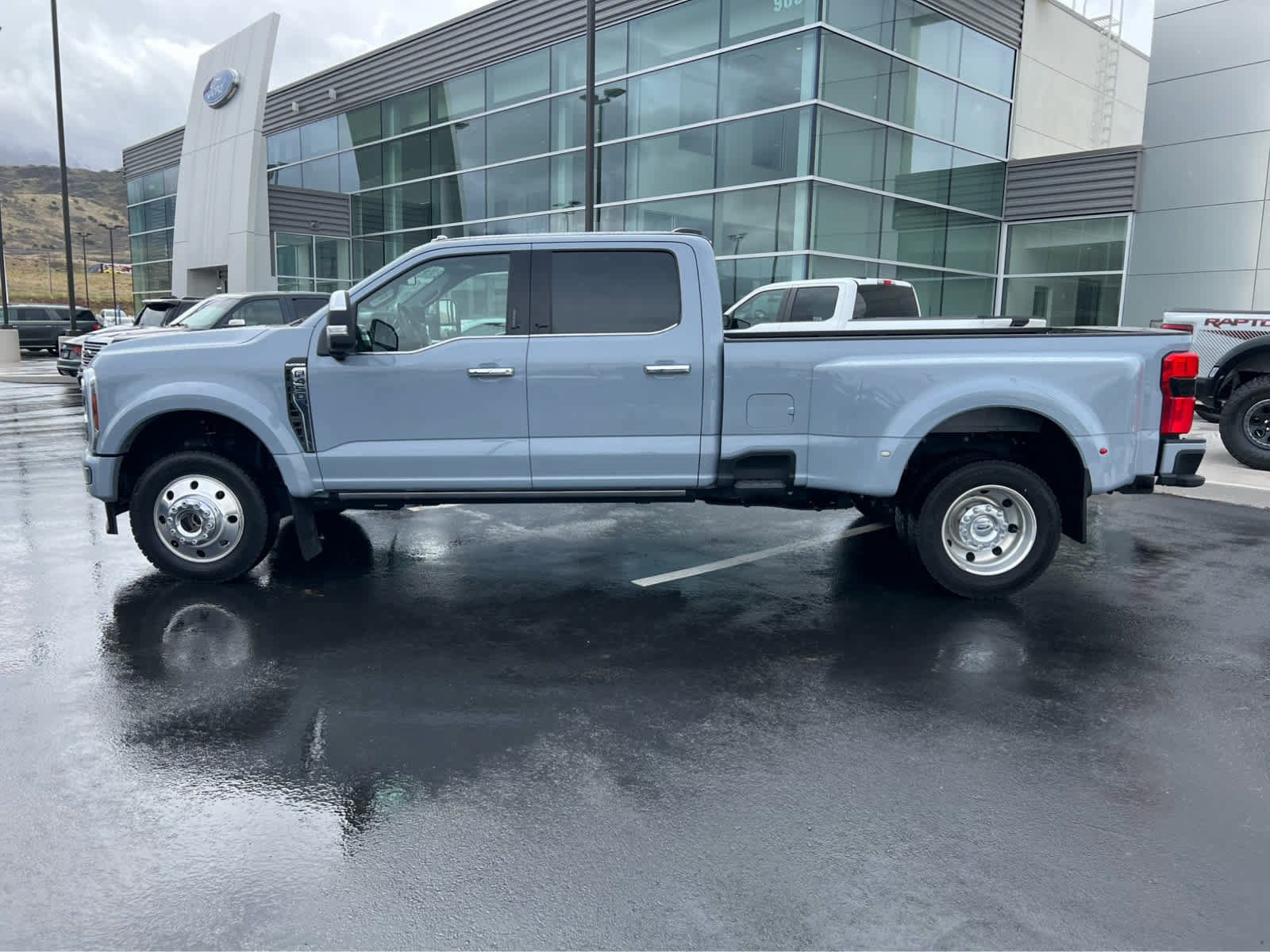 Certified 2024 Ford F450 Platinum w/ FX4 Off-Road Package AWD/4WD image 3