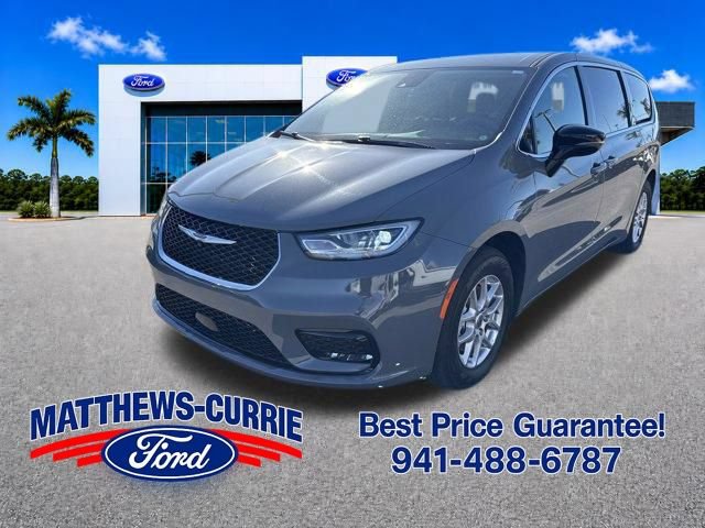 Used 2025 Chrysler Pacifica Select FWD image 7