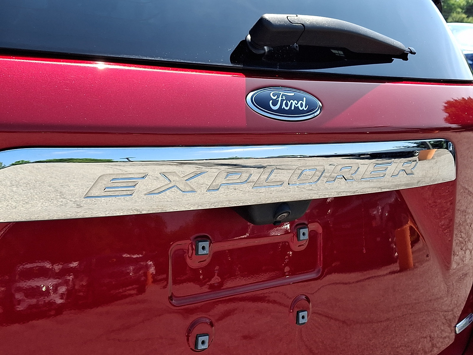 Certified 2020 Ford Explorer XLT w/ Equipment Group 202A AWD/4WD image 32