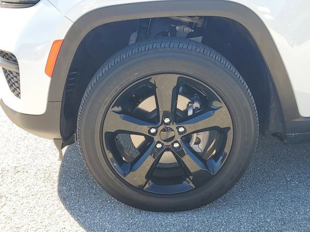 Used 2023 Jeep Grand Cherokee Altitude image 8