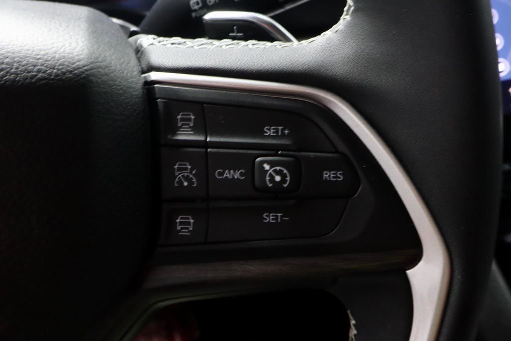 Used 2023 Jeep Grand Cherokee Limited image 30