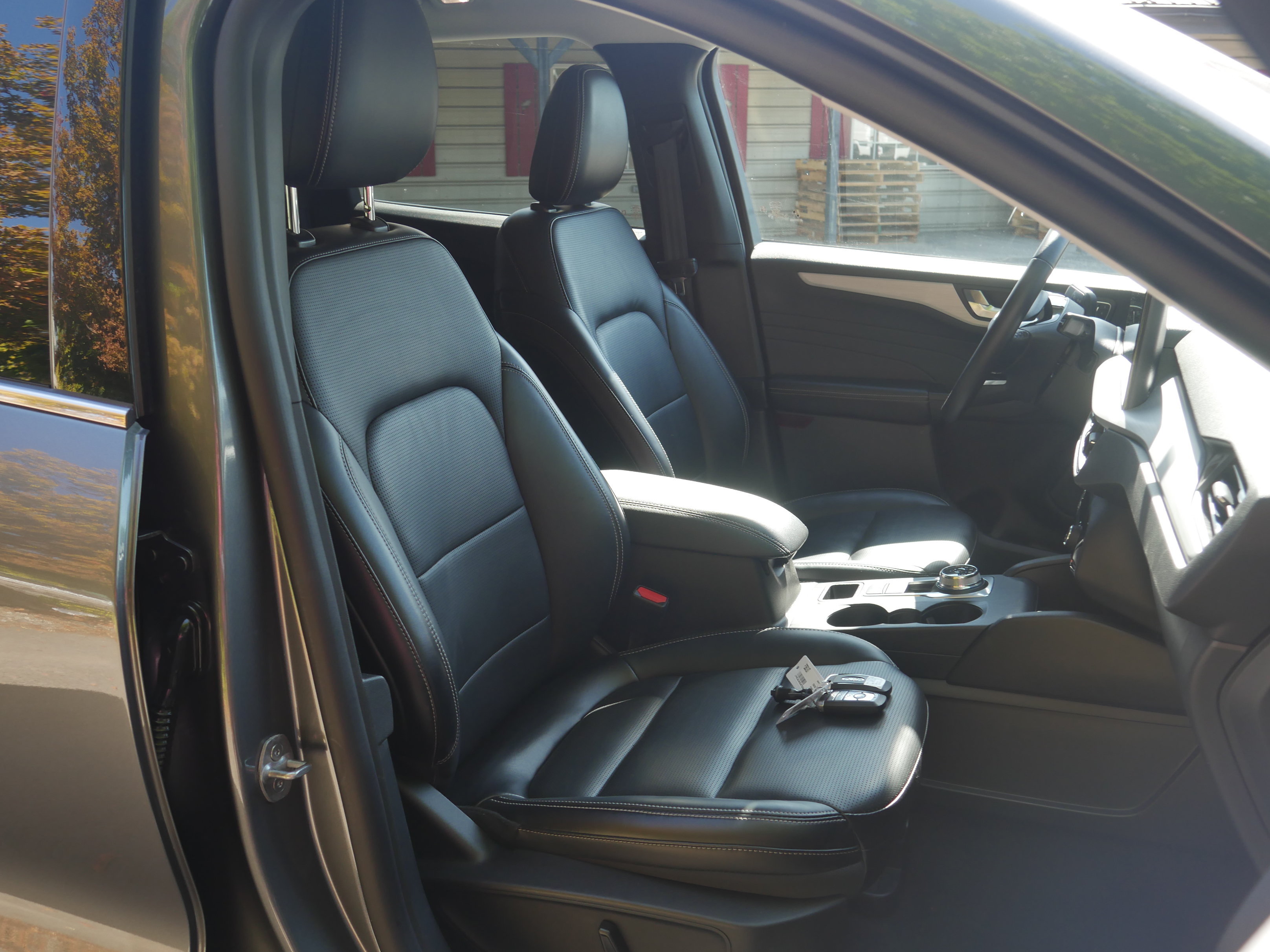 Certified 2025 Ford Escape Platinum AWD/4WD image 25