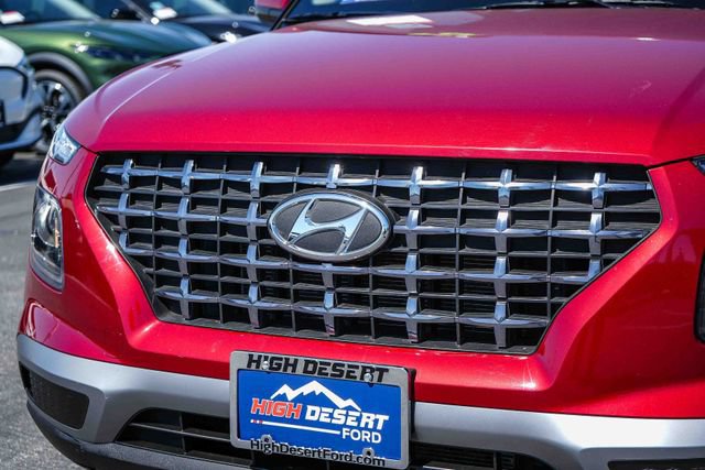 Used 2025 Hyundai Venue SEL FWD image 5