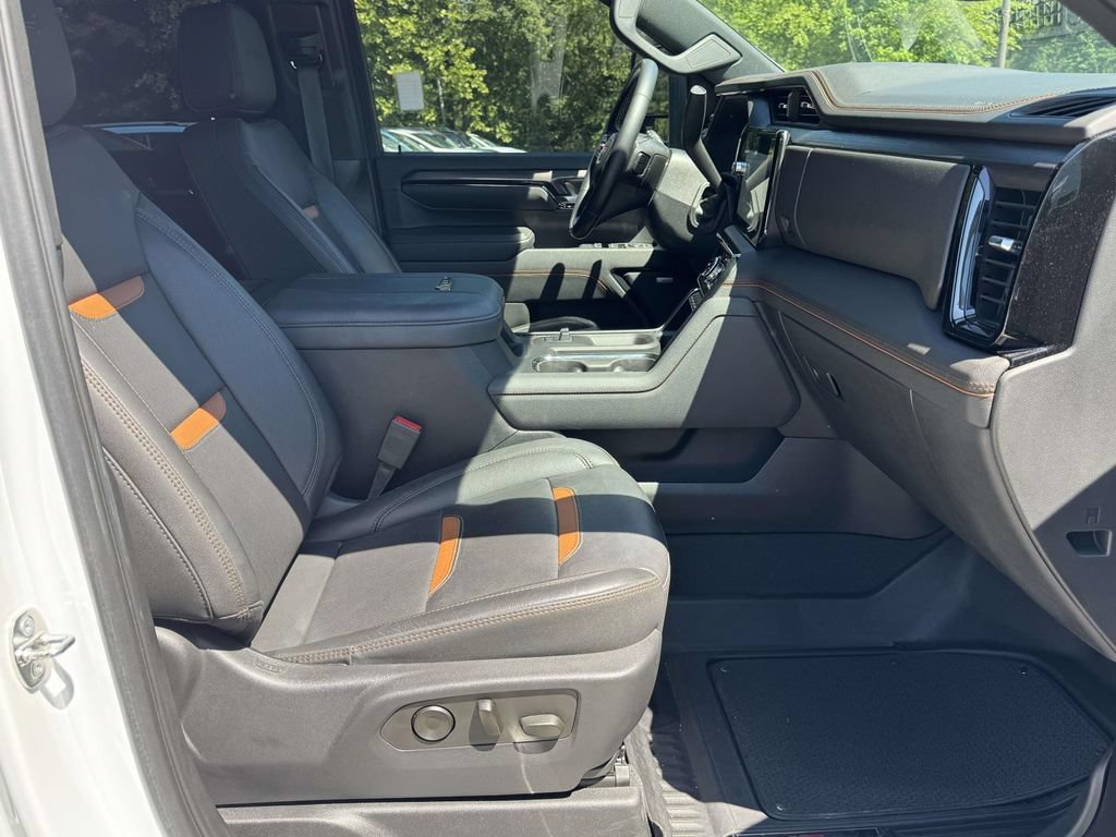 Used 2024 GMC Sierra 2500 AT4 w/ AT4 Premium Plus Package AWD/4WD image 14