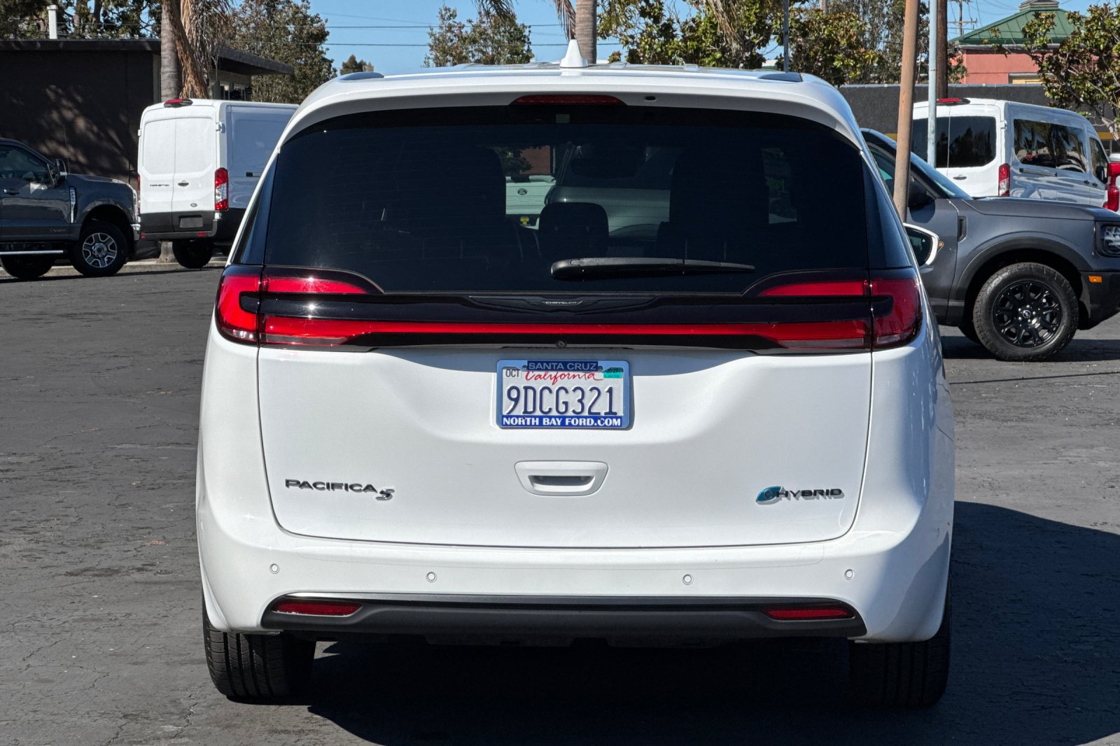 Used 2022 Chrysler Pacifica Limited w/ Uconnect Theater Family Group FWD image 31