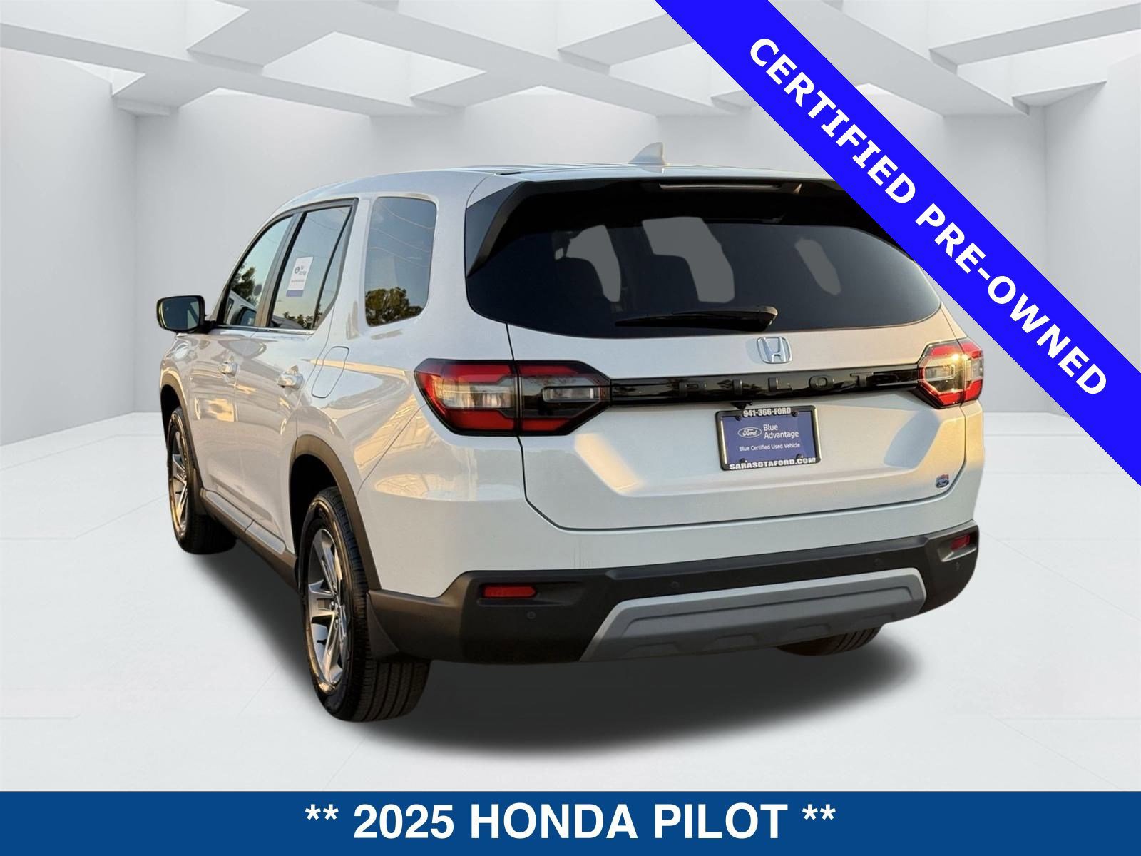 Used 2025 Honda Pilot EX-L image 2