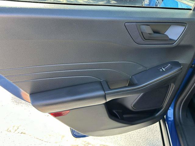 Certified 2022 Ford Escape SE w/ Cold Weather Package FWD image 10