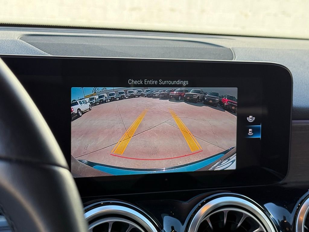 Used 2022 Mercedes-Benz GLB 250 w/ Premium Package Lite image 10