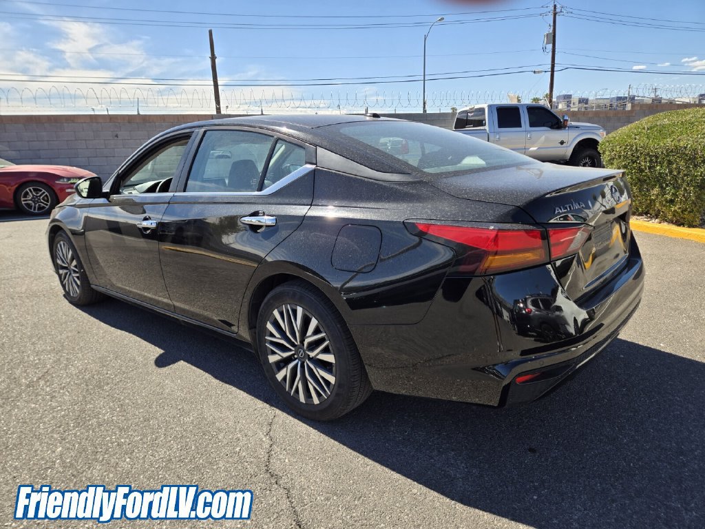 Used 2025 Nissan Altima 2.5 SV FWD image 3