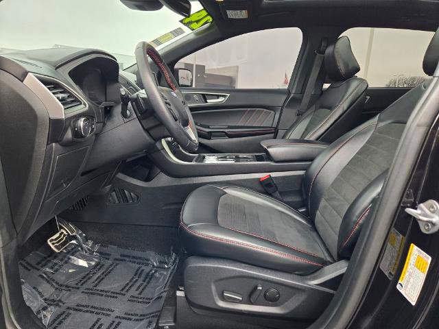 Certified 2024 Ford Edge ST-Line w/ Class II Trailer Tow Package image 23