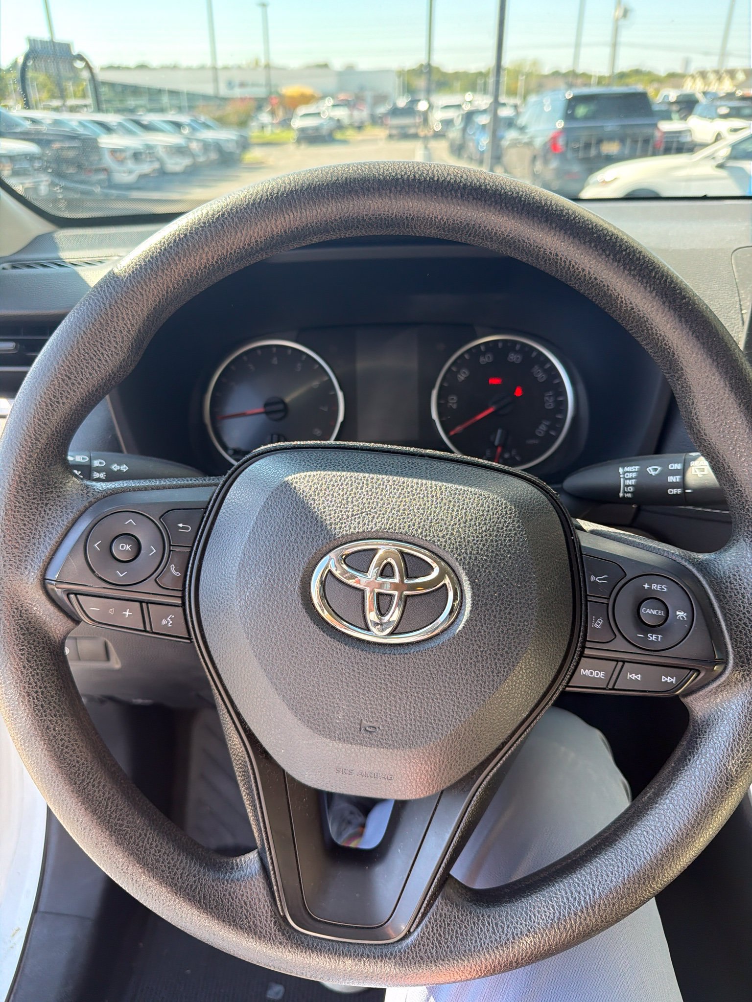 Used 2021 Toyota RAV4 LE FWD image 8