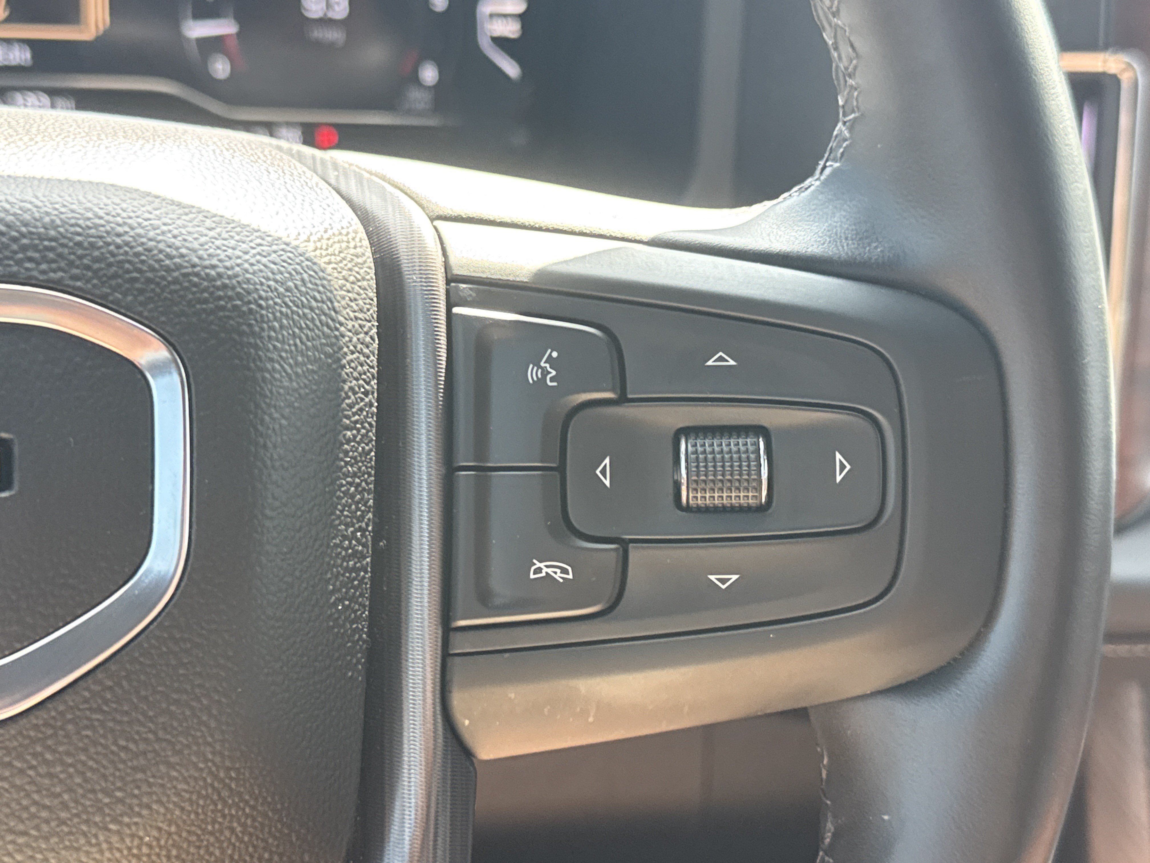 Used 2023 GMC Yukon XL Denali Ultimate w/ LPO, Floor Liner Package AWD/4WD image 18