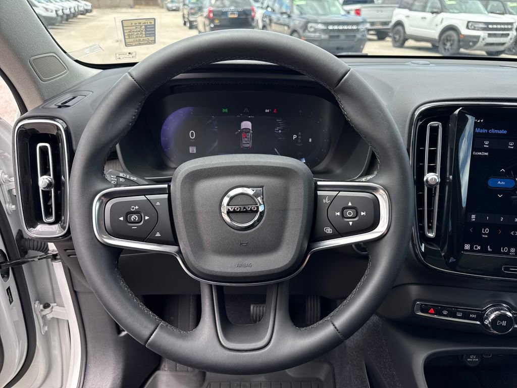 Used 2024 Volvo XC40 B5 Core image 14